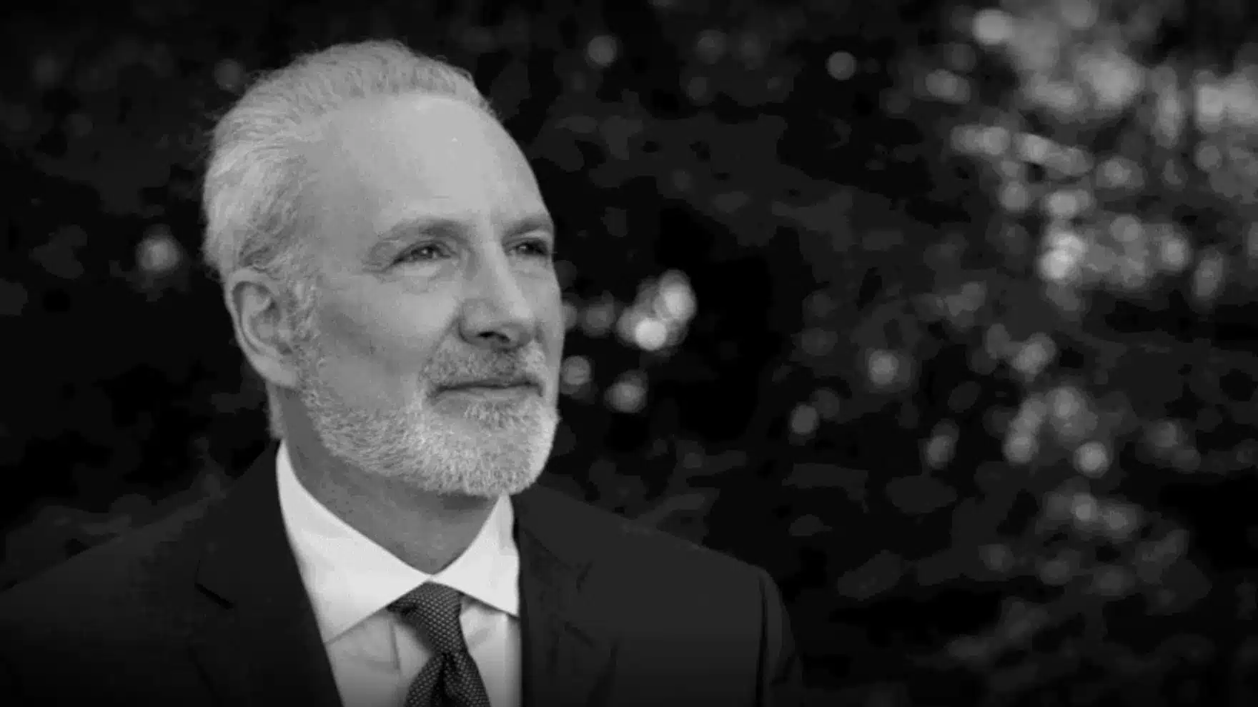 Bitcoin Slips While Gold Soars to Record High; Peter Schiff Says It’s Losing